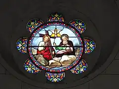 Vitrail au-dessus du portail.