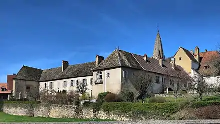 Le prieuré.