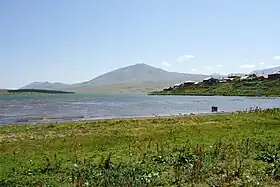 Vue du mont Chavnabada depuis le lac Tabatskouri.