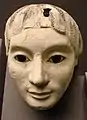 Portrait funéraire. Égypte romaine, IIe siècle. Plâtre stucqué, yeux incrustés. Musée de Picardie
