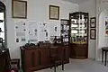 Dans l'ancien magasin devenu musée, les meubles à décor de bergamote, cartonnages et autres emballages proviennent de la confiserie Lefèvre-Denise.