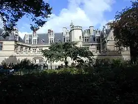 Hôtel de Cluny à Paris, reconstruit par Jacques d'Amboise au début du XVIe siècle.
