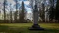 Monument en sa mémoire dans le parc du château de Muuga