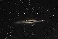 Galaxie spirale NGC 891 vue par la tranche et photographiée avec un télescope Ritchey-Chrétien modifié de 14 pouces.