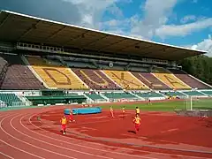 Vue de la tribune principale du stade