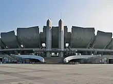 Un stade vu de l'extérieur.