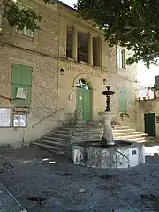 La mairie.