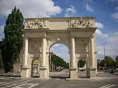Porte Sainte-Catherine, à l'extrémité orientale de la rue.