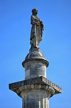 Détail de la Colonne Louis-XVI, 1823, refaite à l’identique en 1926.