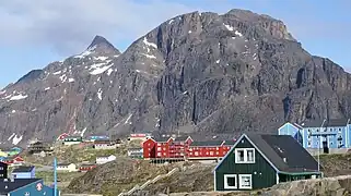 Le mont Nasaasaaq qui culmine à 784&nbsp;mètres d'altitude