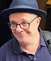 Nathan Lane, interprète de Lewis Michener.