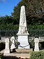 Le monument aux morts près de l'église Saint-Pierre (oct.&nbsp;2012)
