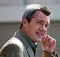 Neil Flynn interprète Le Concierge