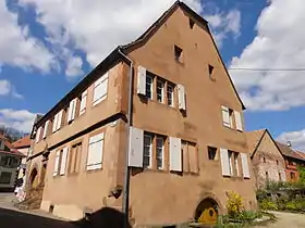 Maison de chanoine (XVIe),1 rue du Général-Koenig.