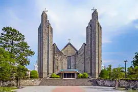 La cathédrale de Phủ Cam (en) en 2019.