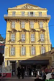 Palais Ribotti-Cais di Pierlas, au n° 1 de la place Charles-Félix (au fond du cours Saleya), quartier du Vieux-Nice à Nice.