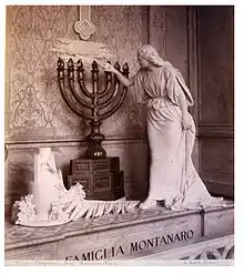 Monument funéraire au cimetière monumental de Staglieno