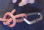 réaliser un deuxième tour en arrière du premier ;