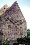 Appareil couvrant tout le fronton du pignon de l'église Købelev&nbsp;(da) (Danemark).
