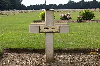 La tombe du général Barbot, commandant de la 77e division lors de la 2e bataille d'Artois.