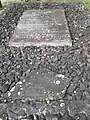 Plaque apposée sur la tombe