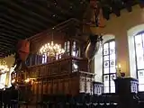 Salle supérieure, avec les anciennes archives (a l'haut) et la «&nbsp;Chambre d'Or&nbsp;»