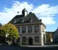 Édifice municipal au centre du village