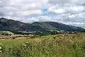Les monts Ochil vus du sud-ouest de Tillicoultry ; au premier plan, de gauche à droite, Wood Hill (525&nbsp;m) et Elistoun Hill (497&nbsp;m).
