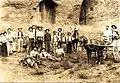 Les ocriers s'installaient parfois en famille à proximité des mines (début du XXe siècle). Des habitations existaient à côté des mines (lieu dit : La Choque)