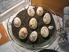 Œufs brodés