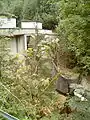 Bassin de tranquillisation du barrage : les murs-bajoyers.