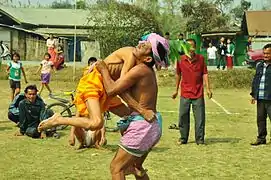 Le Mukna&nbsp;(en) est une forme folklorique de lutte dont des démonstrations ont lieu à diverses occasions telles que les fêtes, les foires, etc.
