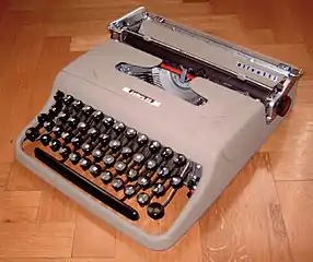 Machine à écrire Lettera 22 (1949) de Marcello Nizzoli&nbsp;(it)
