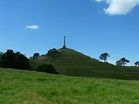 Vue de Maungakiekie/One Tree Hill après l'abattage de l'arbre.