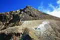 Une fumerolle sur le mont Ontake.