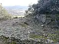 La même place, vue inversée, belvédère sur la vallée du Calavon et le massif du Luberon.