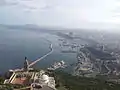 Vue générale d'Oran : La chapelle de Santa Cruz, la statue de la Vierge Notre-Dame et le port.