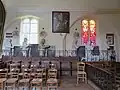 Vue des six orants dans deux enfeus, dans le chœur d'Aubigny