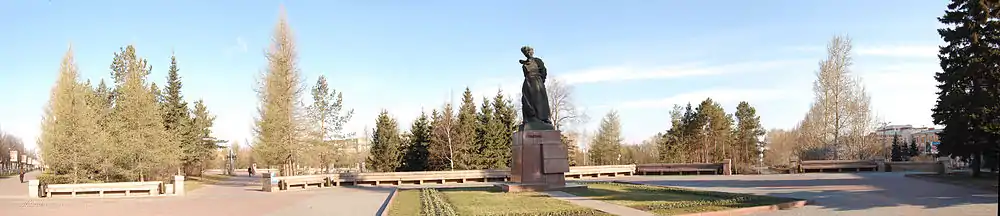 L'Aiglon dans le parc d'Aloé Polié.
