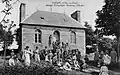 L'hospice (orphelinat) de la « Mission évangélique bretonne » à Uzel au début du XXe&nbsp;siècle (carte postale ND Photo).