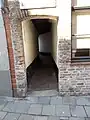Cette ruelle n'a pas de noms officielles mais un nom populaire : la Kattepoortje.