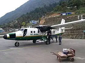 L'avion en 2007 à l'aéroport Tenzing-Hillary.