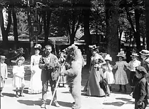 Ours, Luchon, 1900.