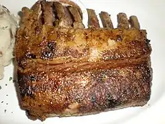 Carré d'agneau rôti.
