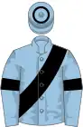 Bleu clair, écharpe, brassards et cercle de toque noirs