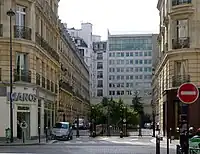 Le square du Roule au no 223.