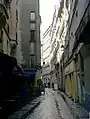 Début de la rue vue de la rue des Lombards.