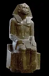Le souverain « jeune »Diorite, H. 1,10 mTemple de MédamoudMusée du Louvre