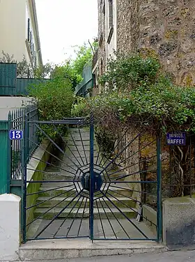 No 13 : entrée de l'impasse Raffet.