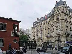 No 12 : entrée de la villa Montmorency.